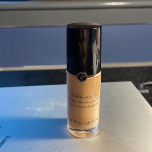 Giorgio Armani luminous silk perfect glow foundation 5.25